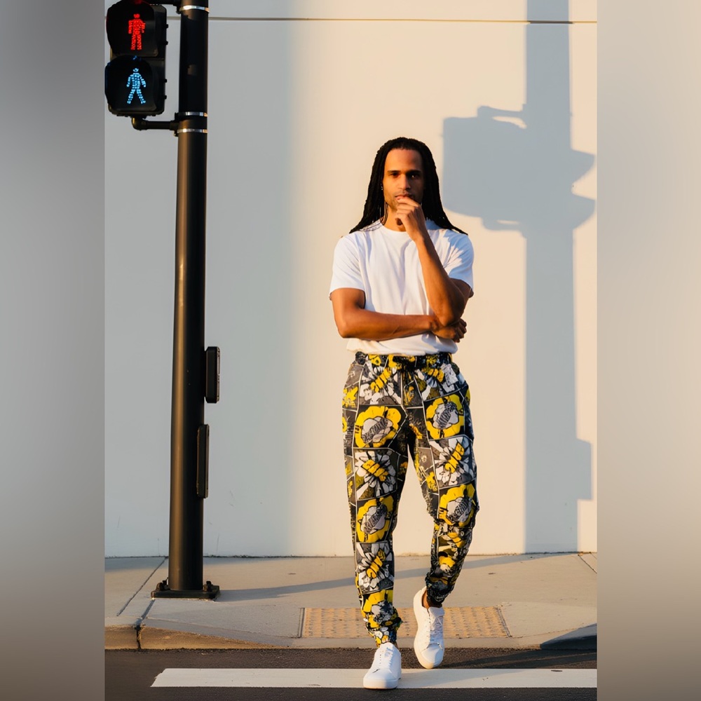 NWT Oh Snap! SZ L OR XL yellow/gray/black/white “boom/bang” print jogger